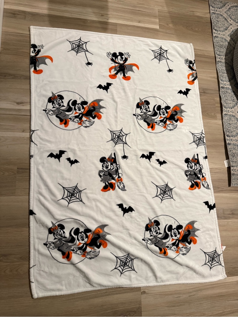Disney Halloween Mickey & Minnie Blanket - White & Orange